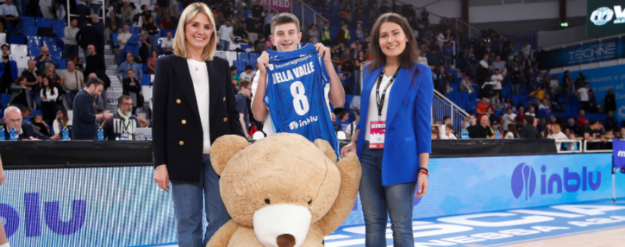 inblu festeggia il Pantofola Day con la Germani Brescia!